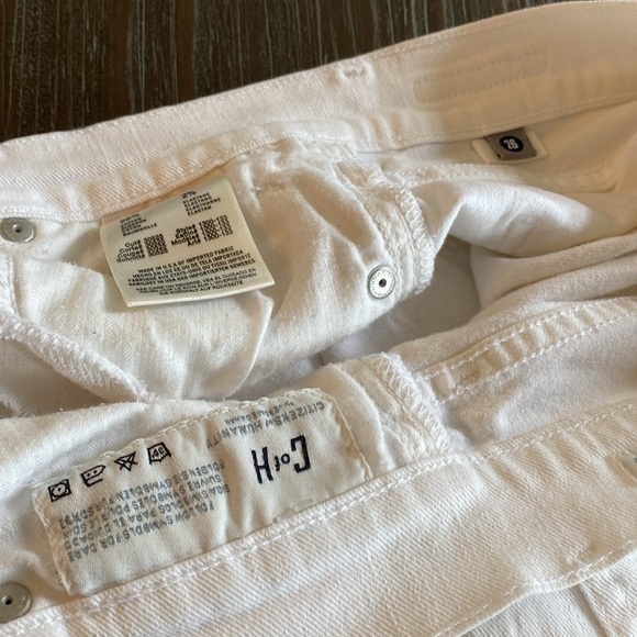 Citizens of Humanity ladies white denim in size 26.  Distressed with raw hemline - Picture 6 of 12